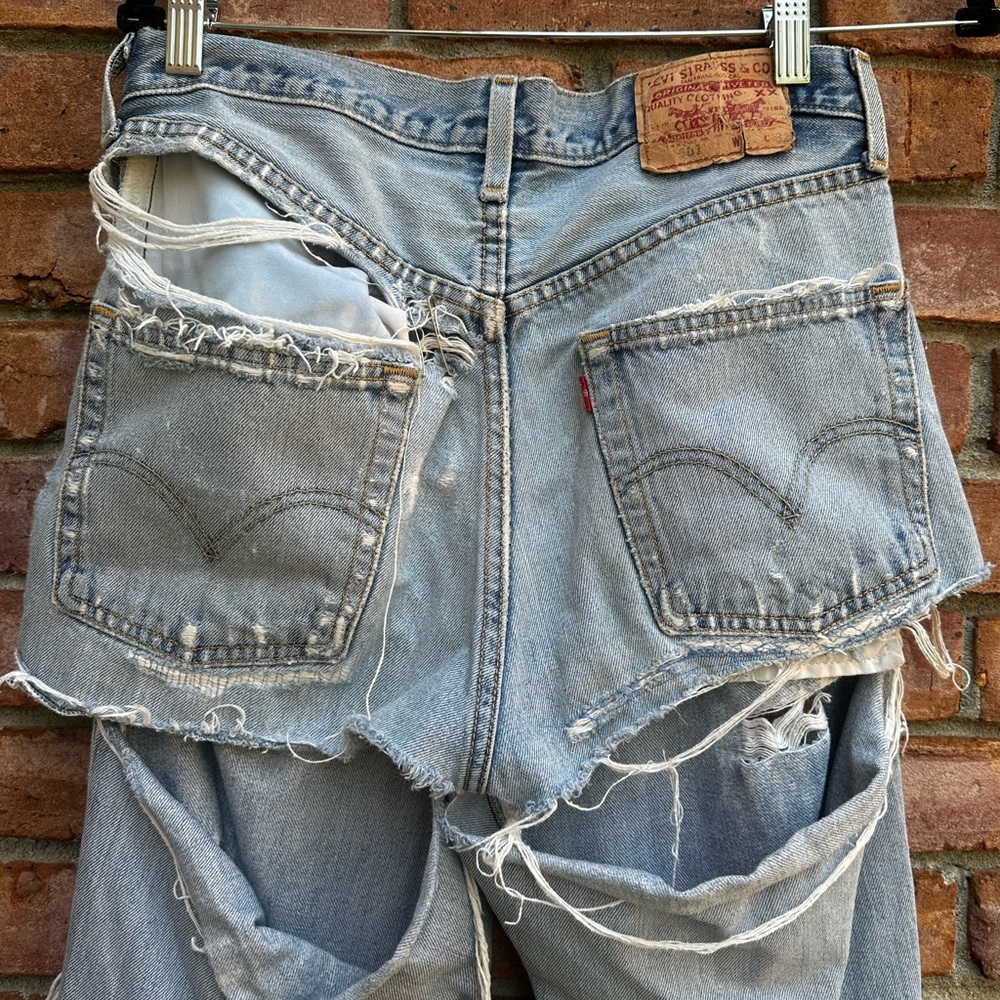 Very Ripped Levi’s Jeans - Picture 7 of 12
